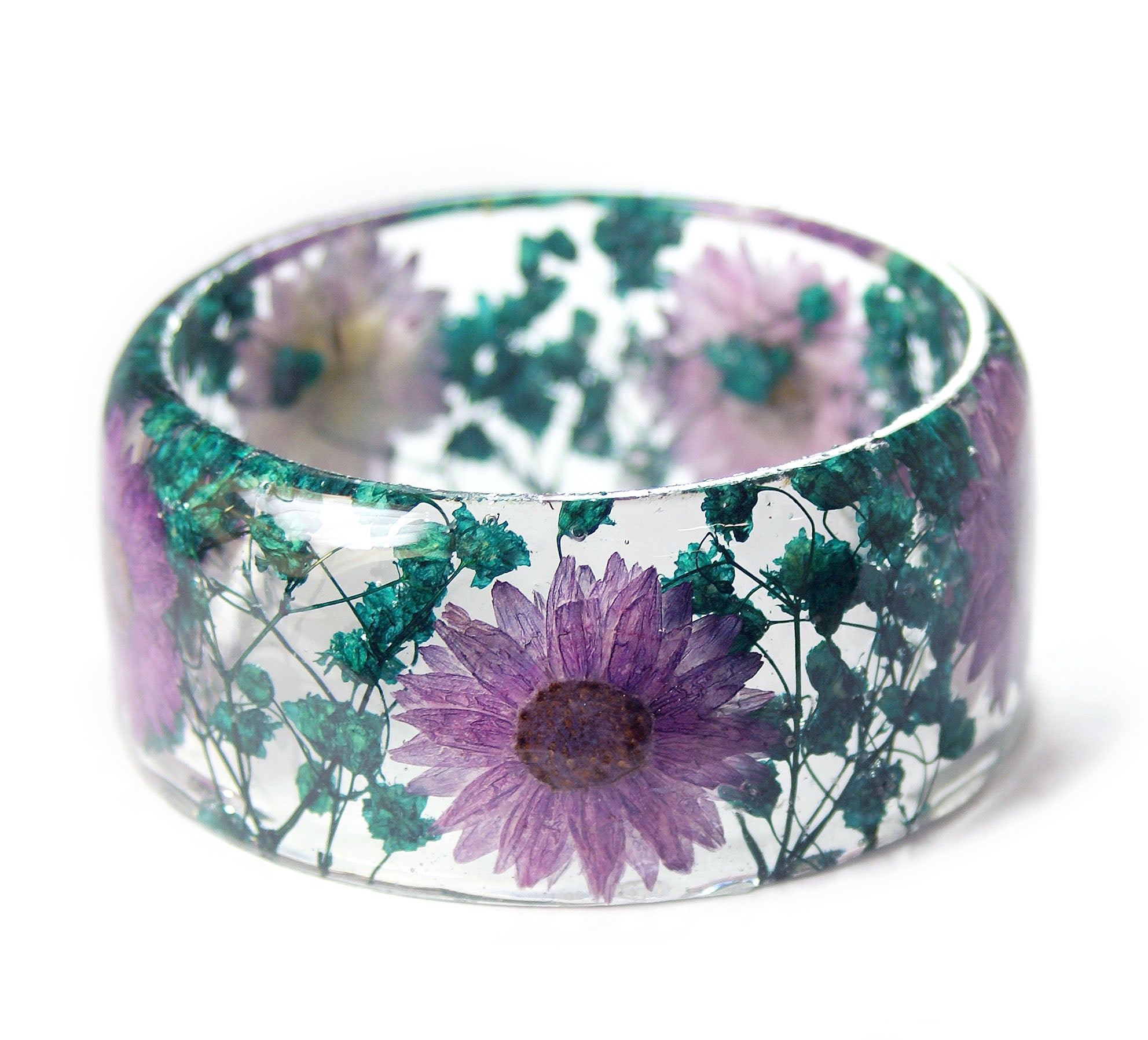 Beautiful resin bracelets with natural element: flowers, pebbles, grasses  etc. Very pretty. | Resin jewelry, Flower resin jewelry, Resin crafts